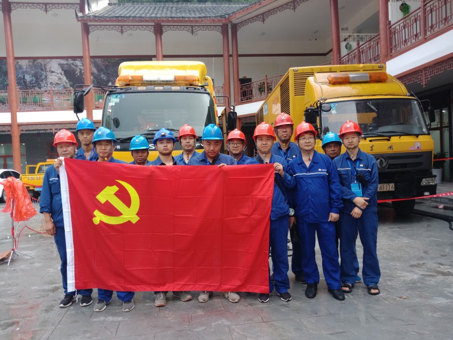 圖片說明:黨員先鋒隊參與保電工作