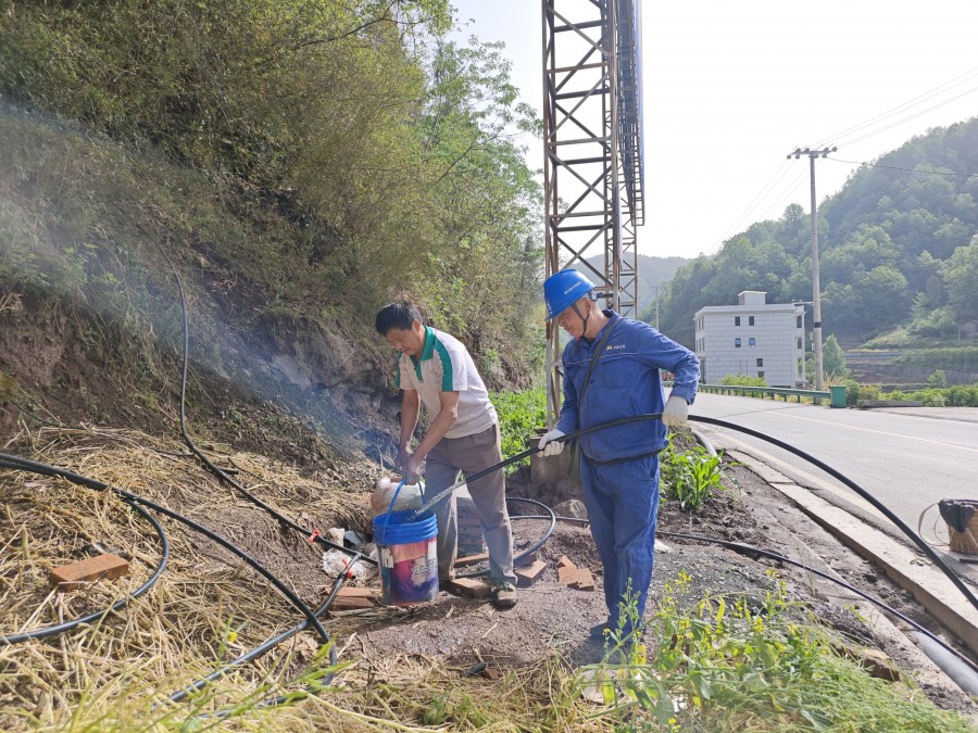 4圖為:成功抽水滿足群眾生產生活
